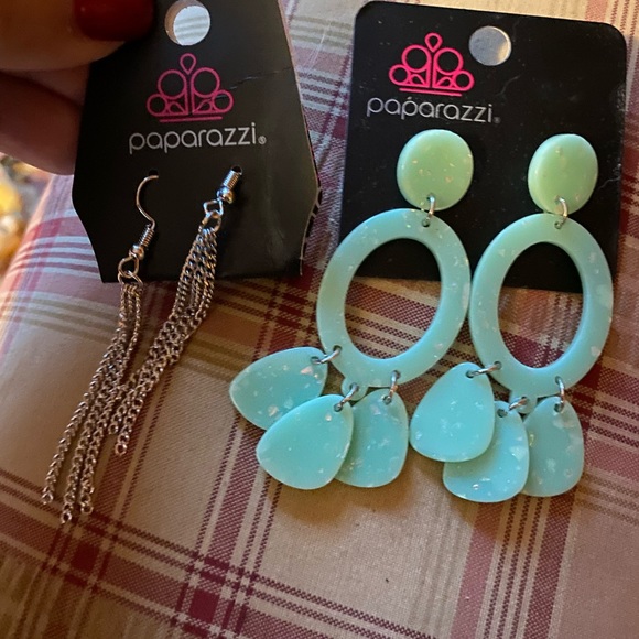 6/$20. 2 pair of Paparrzzi earrings
